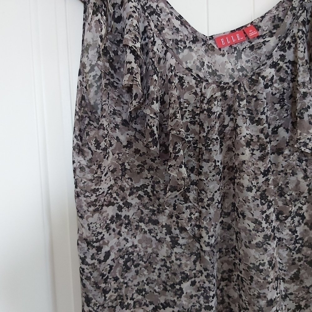 *NEW*ELLE RUFFLED SLEEVELESS BLOUSE/B4 - Picture 2 of 5